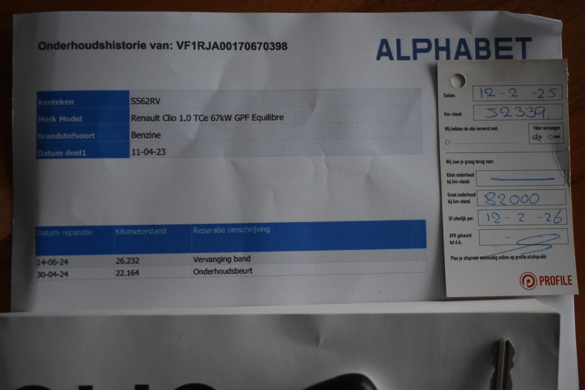 48122385-9.jpg
